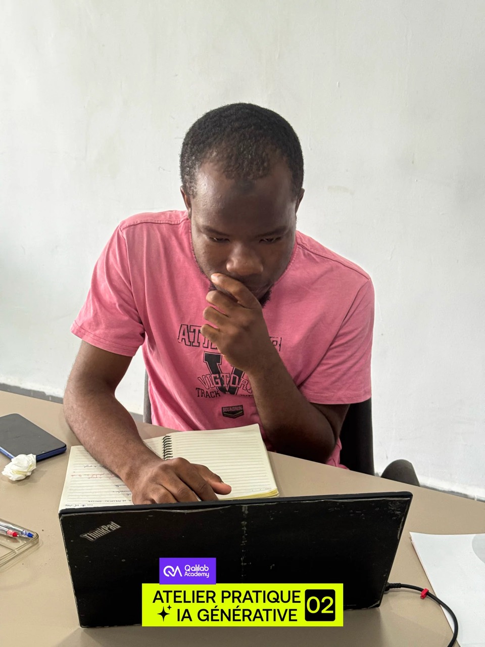 Participant concentré sur l'exercice — atelier IA #2